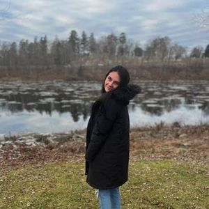 Meet your Posher, Alexis